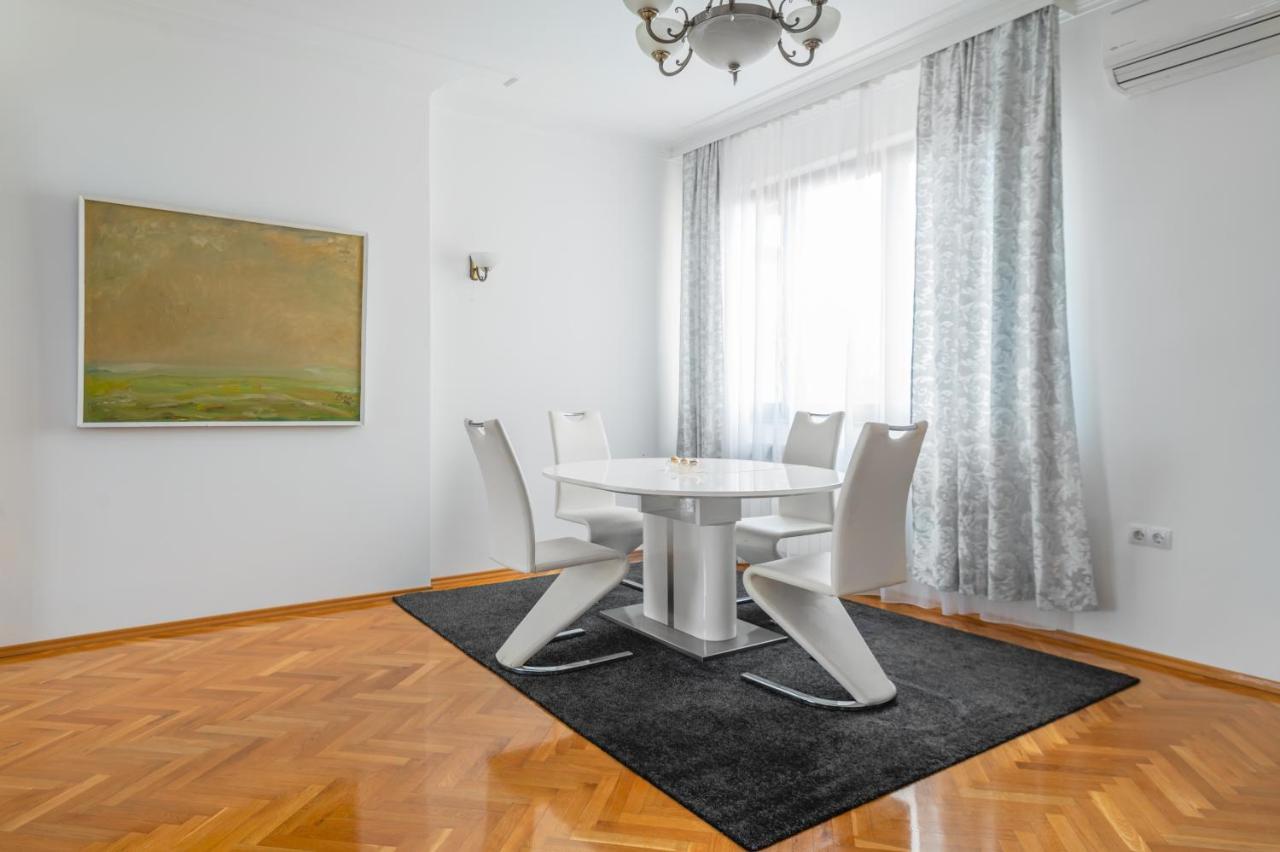 Vitosha Str 2Bd White & Blue Apt By Flat Mаnager Sofia Luaran gambar