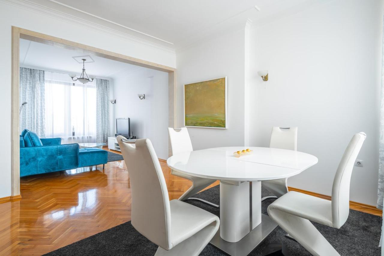 Vitosha Str 2Bd White & Blue Apt By Flat Mаnager Sofia Luaran gambar